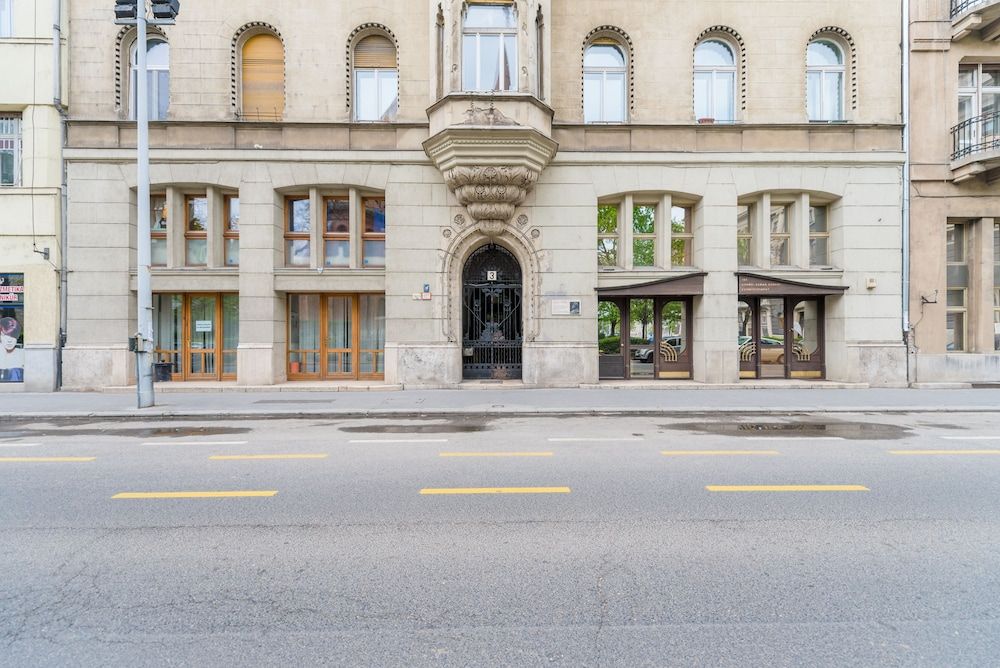 undefined Venus Apartments - The Actor´s Den