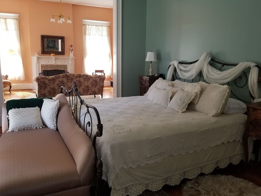 The Peach House Peach Blossom Suite 2