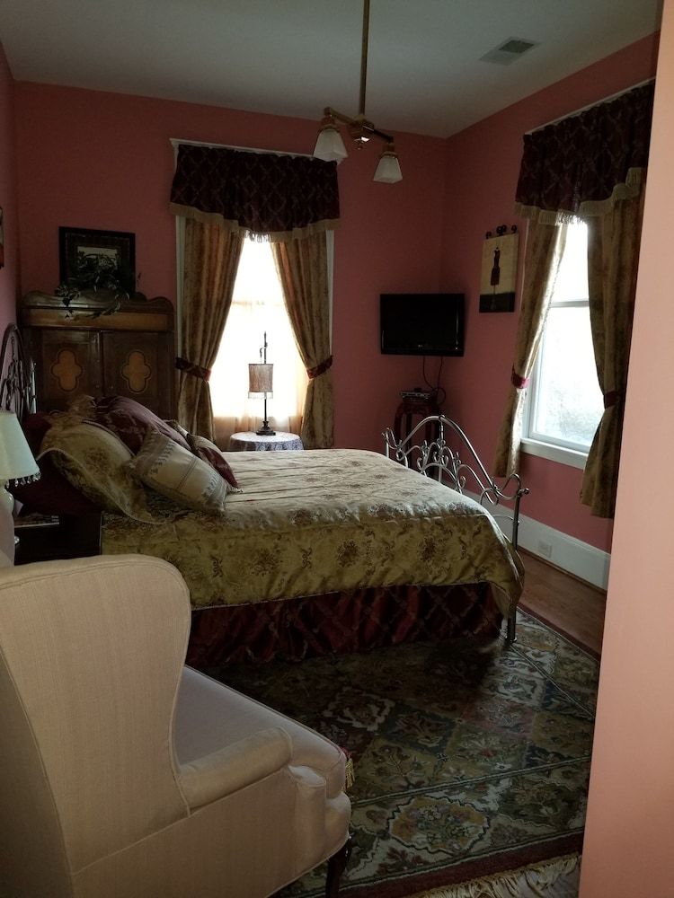 The Peach House Roaring 20s-Queen 4