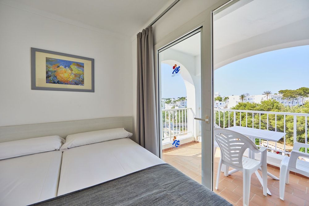 Studio, Balcony