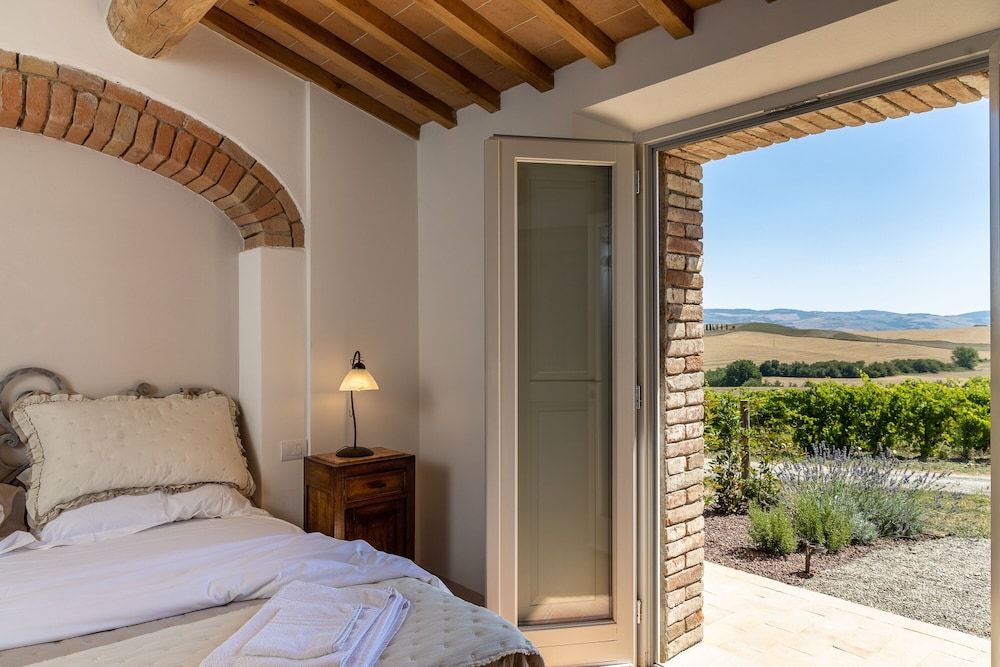 Superior Apartment, Accessible, Hill View