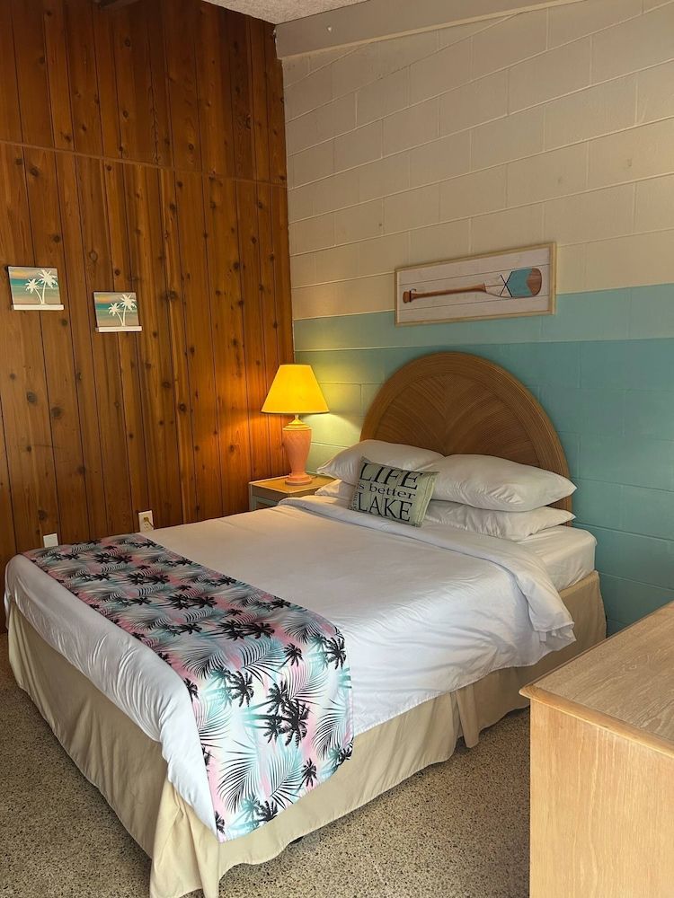 Tropical Resort & Marina on Lake Beresford Large 2 Bedroom