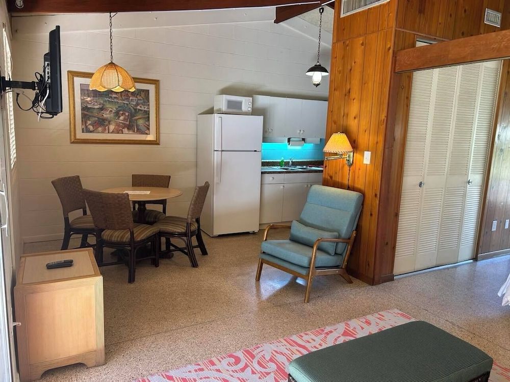 Tropical Resort & Marina on Lake Beresford 1 bedroom with kitchen 6