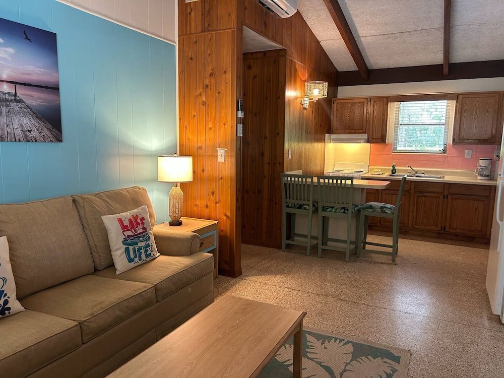 Tropical Resort & Marina on Lake Beresford Large 2 Bedroom 3