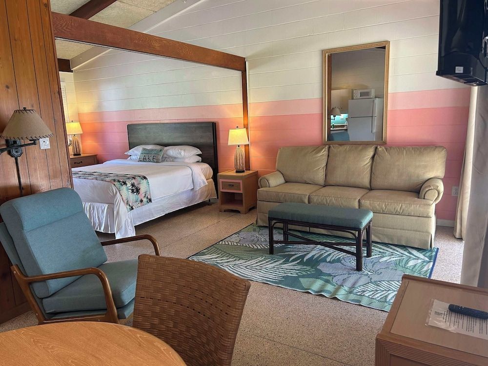 Tropical Resort & Marina on Lake Beresford 1 bedroom with kitchen 2