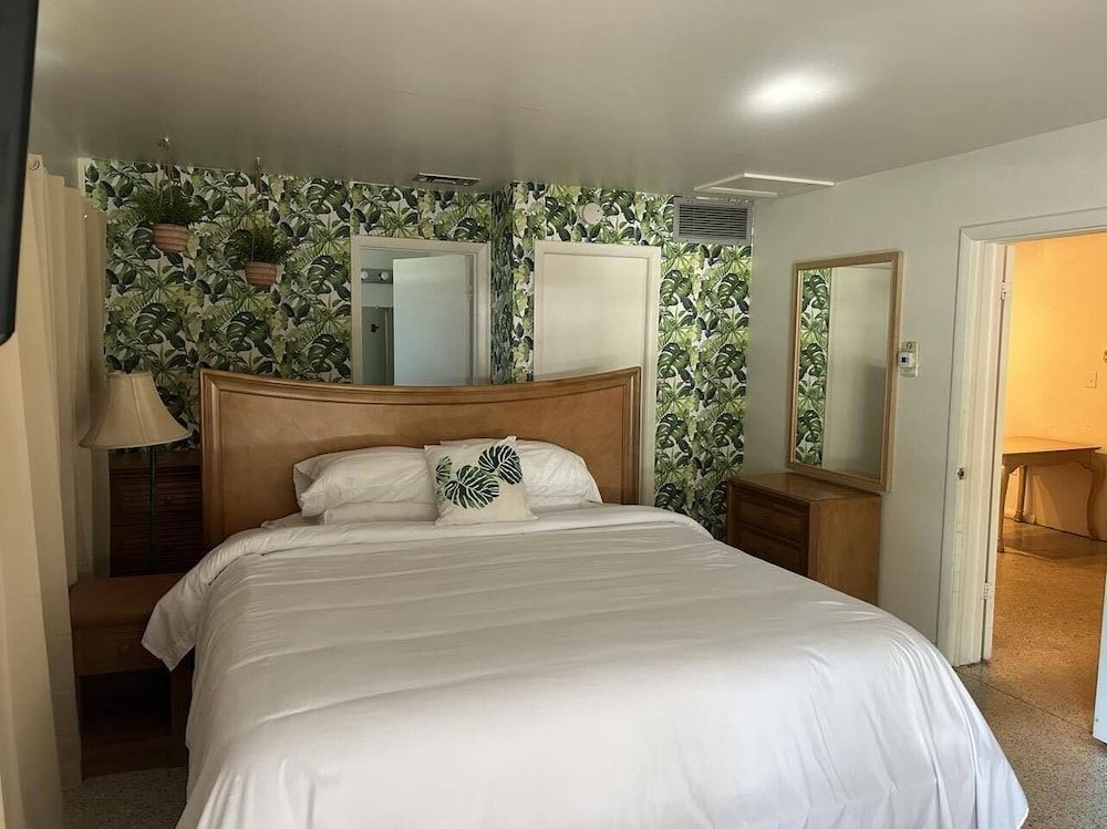 Tropical Resort & Marina on Lake Beresford 3 Bedroom 2 Bath 3