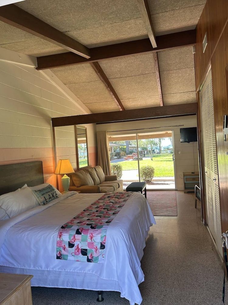 Tropical Resort & Marina on Lake Beresford 1 bedroom with kitchen