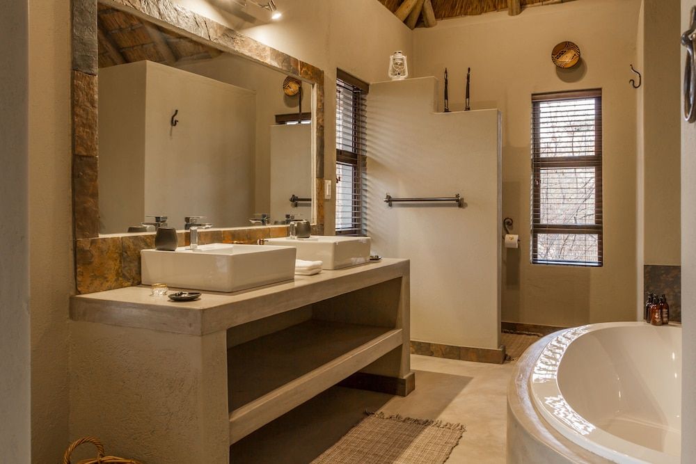 Ukuthula Bush Lodge Luxury Chalet 10