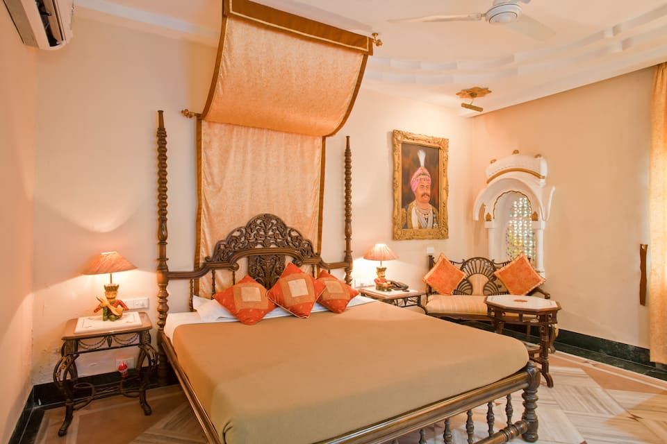 Hotel Basant Vihar Palace Royal Deluxe Room 4