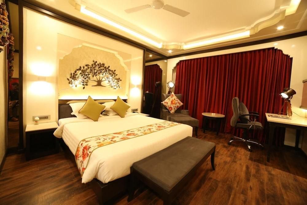 Hotel Basant Vihar Palace Royal Deluxe Room 6