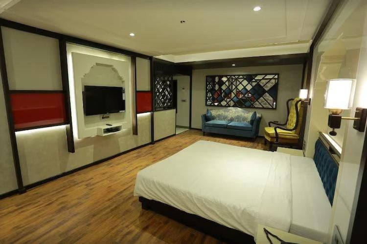 Hotel Basant Vihar Palace Royal Deluxe Room 2