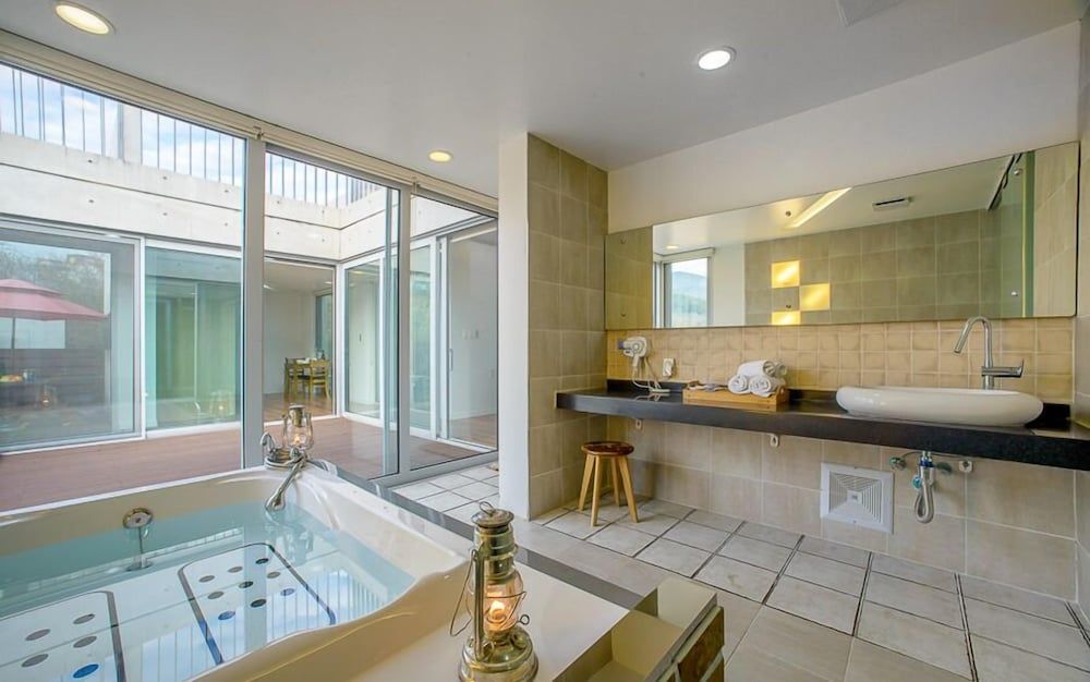 Monofunny pension Standard Room, Hot Tub (Tub only available May-Nov) 15