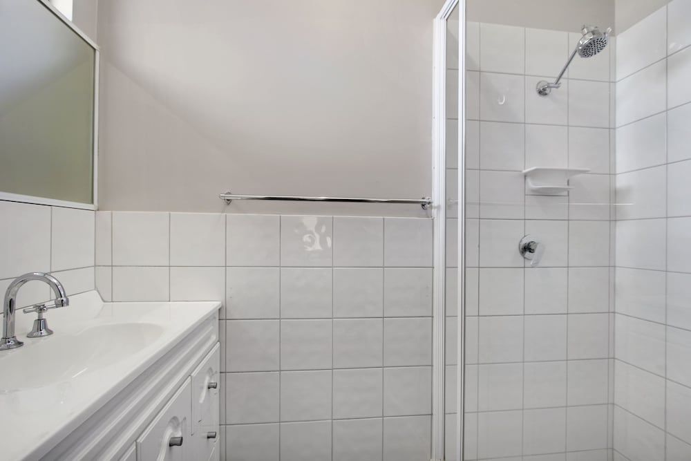 Hybiscus Waterfront Apartments Apartment, 3 Bedrooms, Lake View 5