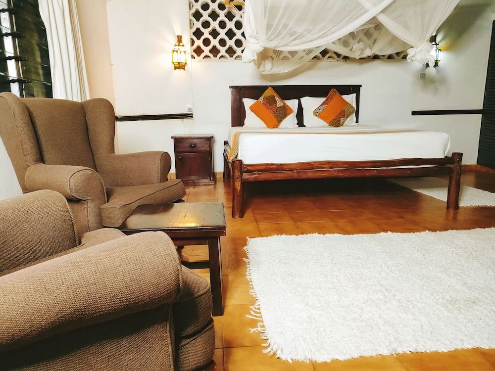 Upani in Daini Family Room with Private Bathroom 6