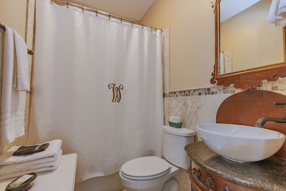 Weymouth Hall B&B Suite, 1 Queen Bed, Non Smoking (Poolside Guestroom) 4