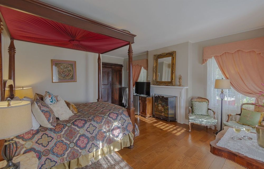 Weymouth Hall B&B Suite, 1 Queen Bed, Non Smoking (Poolside Guestroom) 2