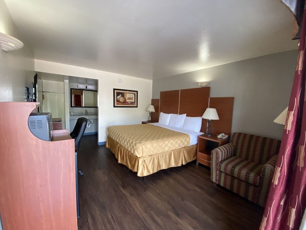 Room, 1 King Bed, Non Smoking