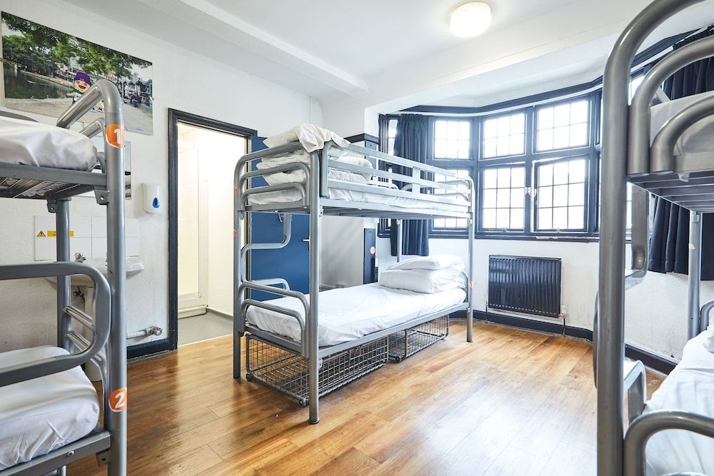 St Christopher's Inn, Camden - Hostel Private 6-Bed Room with Private Bathroom 3