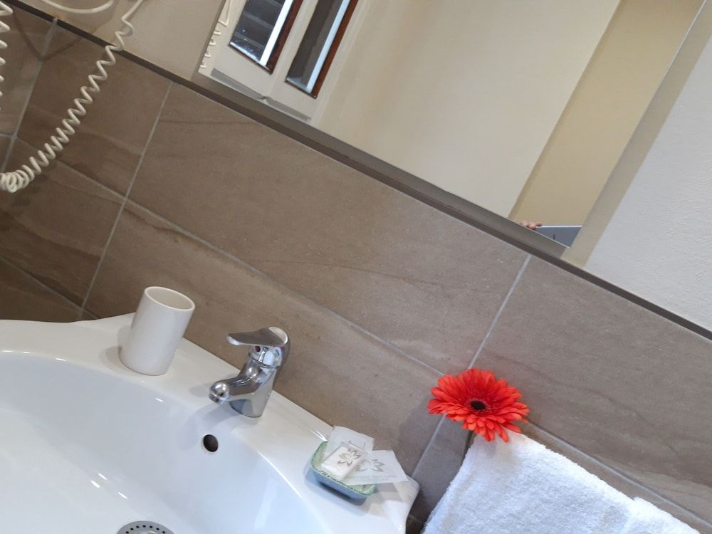 Il Sorriso Economy Double Room 4