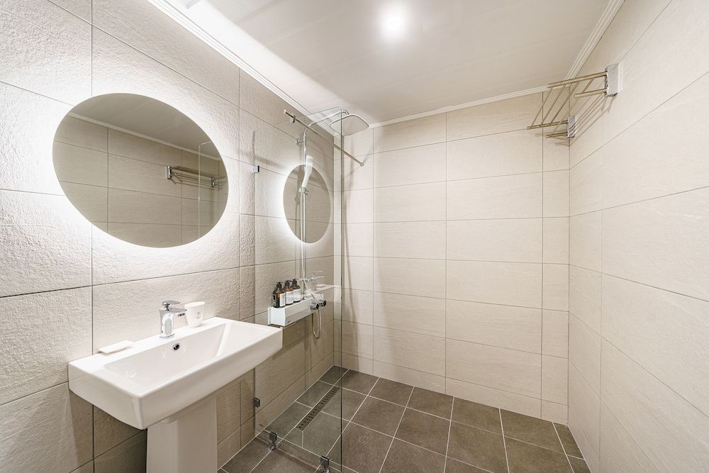 Brown Dot Hotel Studio Suite 2