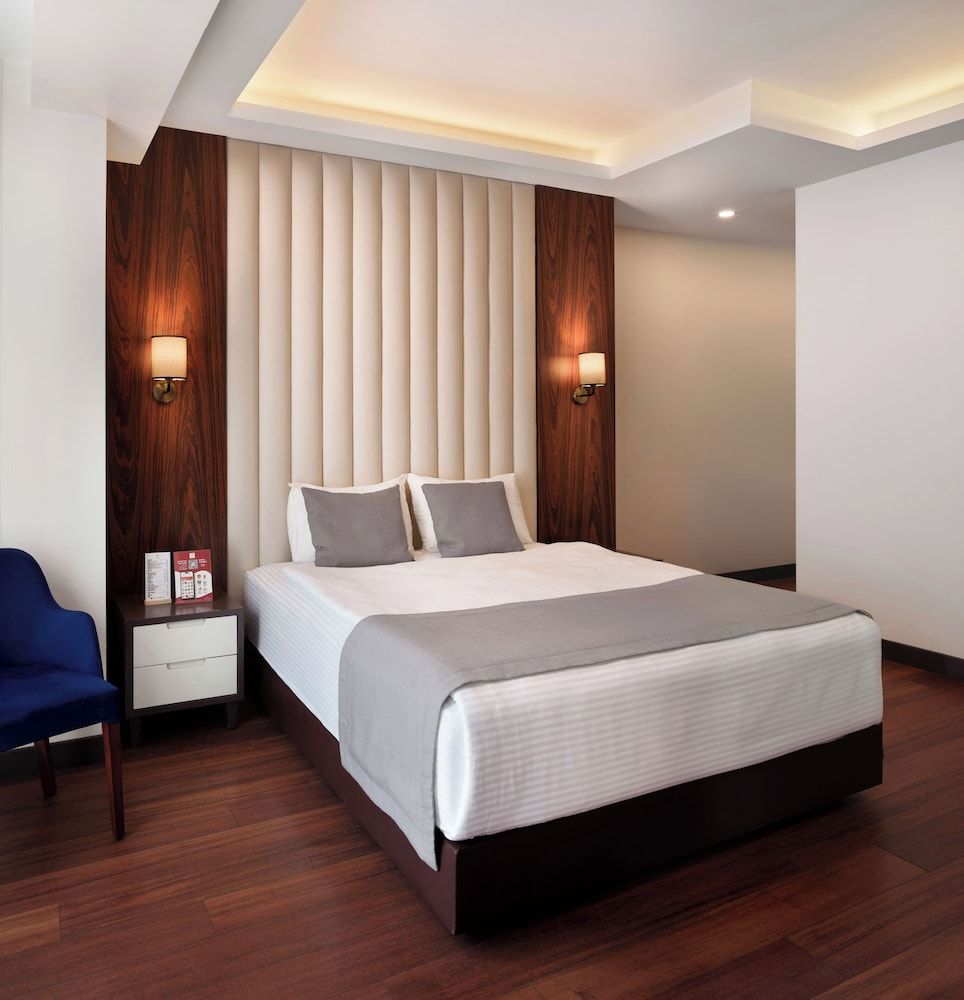 undefined Shining Star Hotel 2