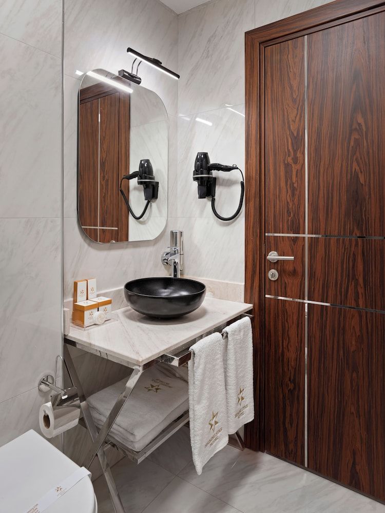 undefined Shining Star Hotel 10