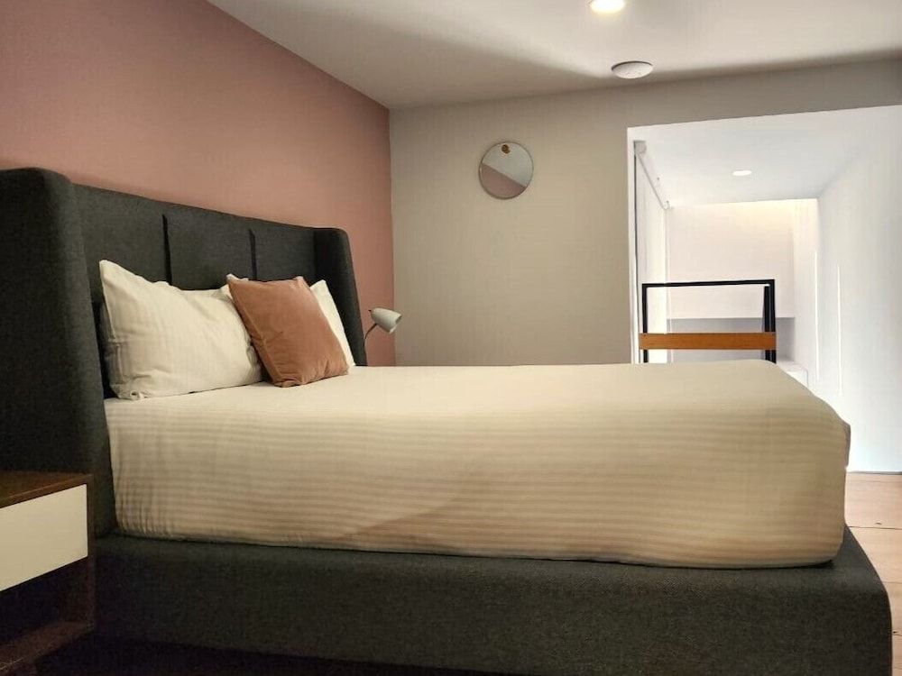 NIU Modern Apartments near WTC & Condesa - Roma Sur Superior Apartment, 2 Bedrooms, City View 4