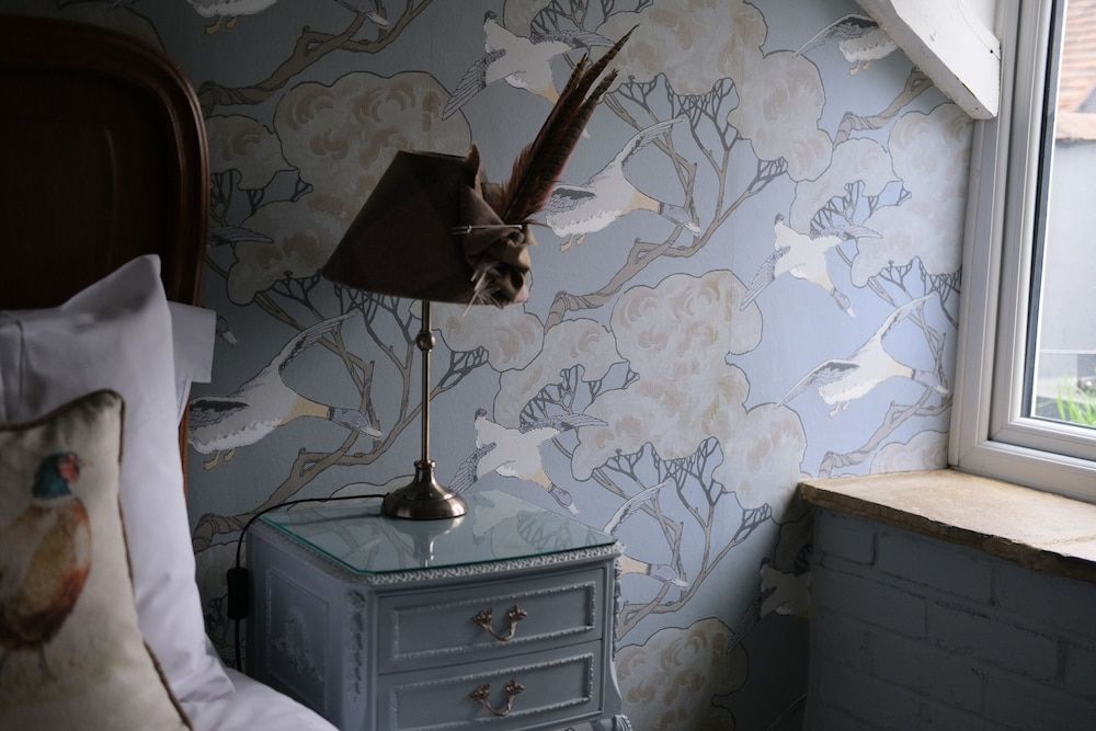 The Crown Inn Dial Post Superior Quadruple Room, Private Bathroom, Courtyard View (Separate) 8