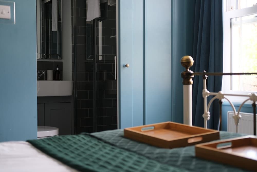 The Crown Inn Dial Post Superior Double Room, Ensuite, Park View 6