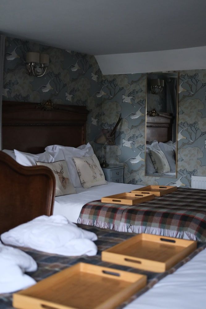 The Crown Inn Dial Post Superior Quadruple Room, Private Bathroom, Courtyard View (Separate) 3