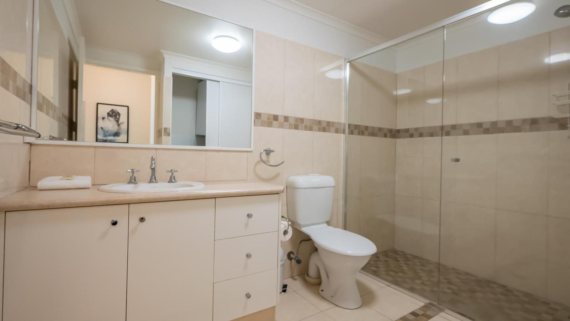 Two-Bedroom Apartment with Air-Conditioning and Garden View