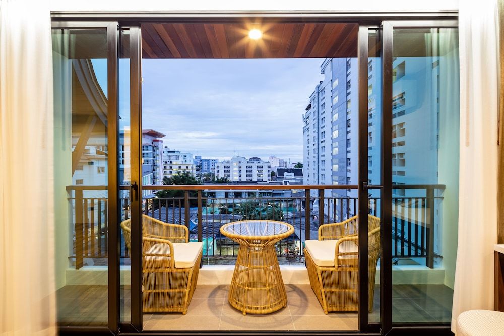 Grand Sala Thai Deluxe Double Room 3