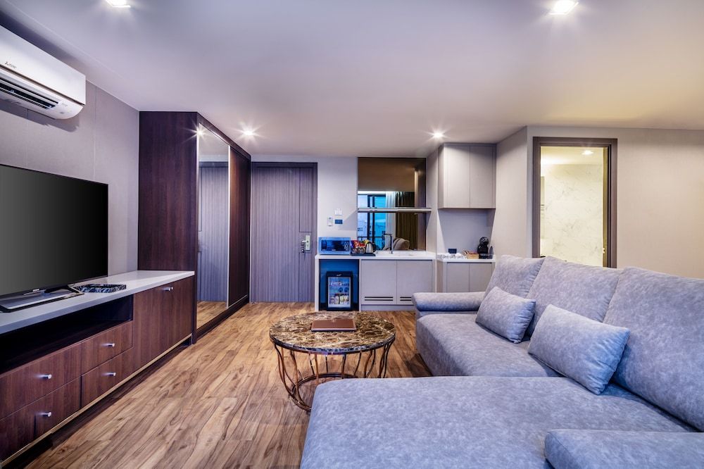 Grand Sala Thai Deluxe Double Room 6