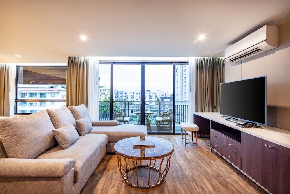 Grand Sala Thai Deluxe Double Room 5