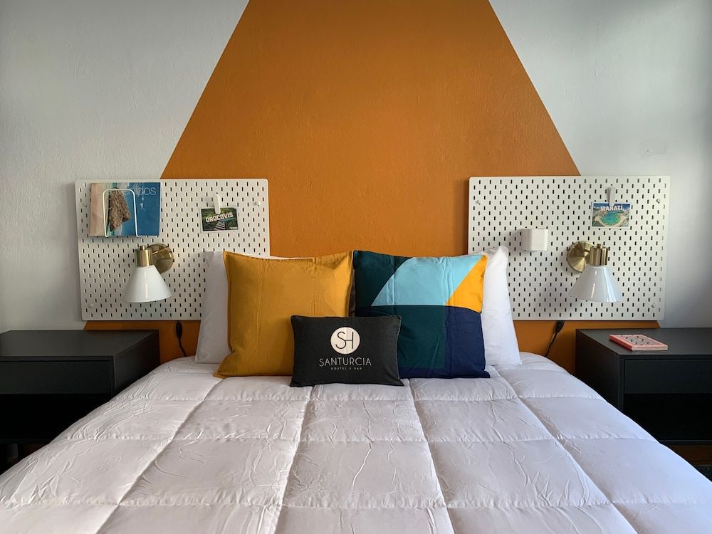 Private Double Room with extra twin beds (Gandúl)