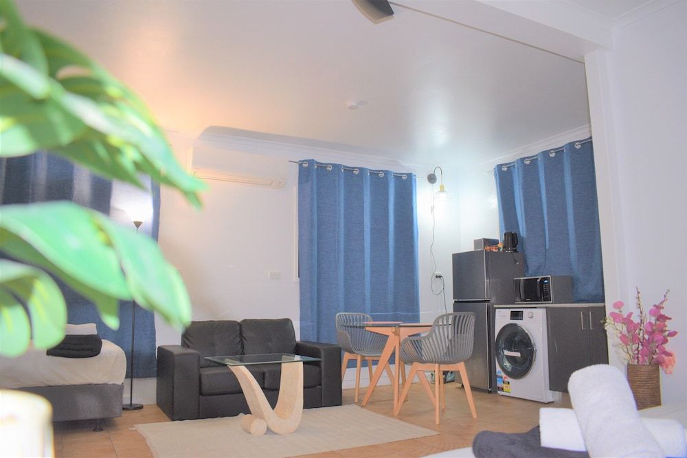 K - Town Hotel Granny Flat with Kitchen & Laundry Facilities 6