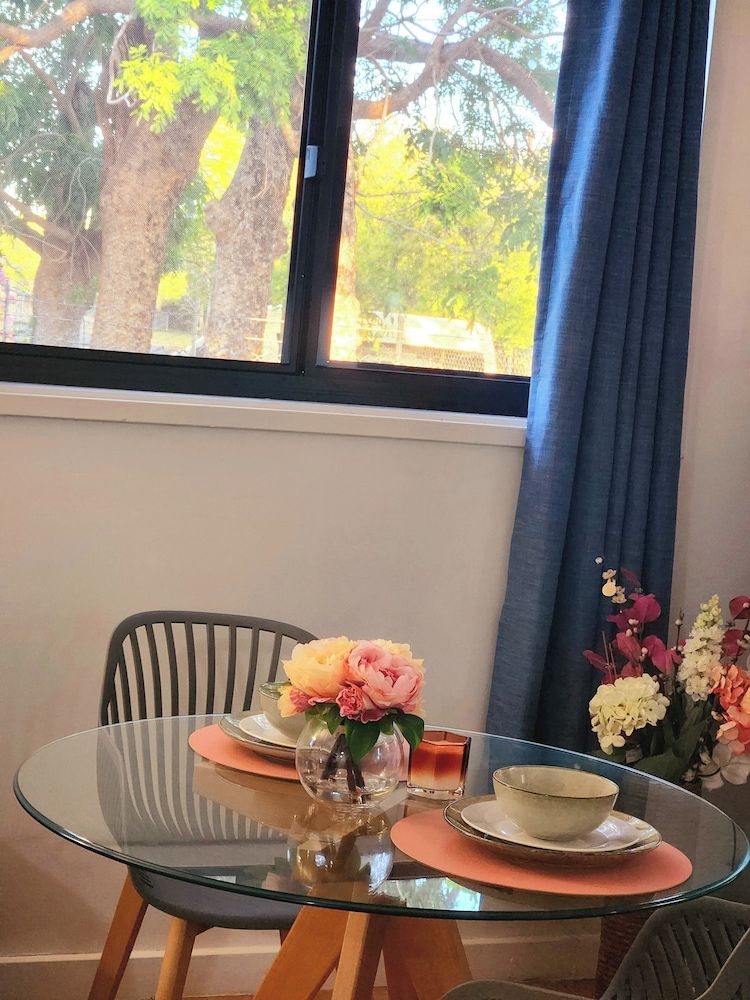 K - Town Hotel Granny Flat with Kitchen & Laundry Facilities 5