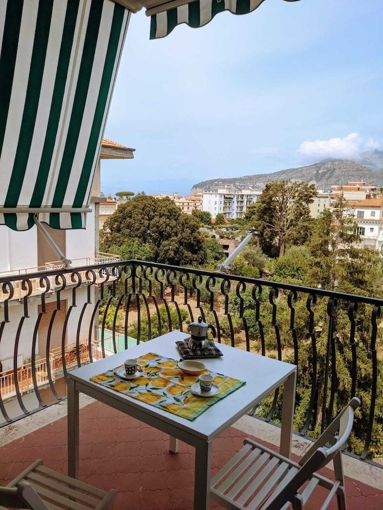 La Deliziosa Flat with pool & terrace Apartment 10