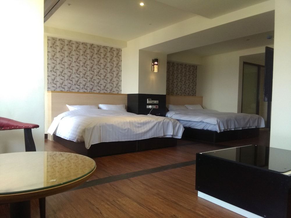 Denver Milan Hotel Deluxe Quadruple Room, Multiple Beds, Non Smoking 2