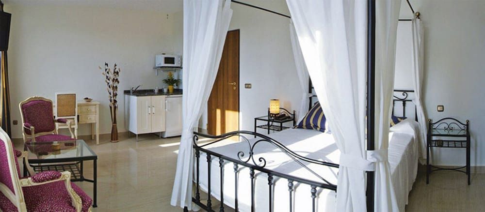 Atrium Hotel Double Room Single Use 2