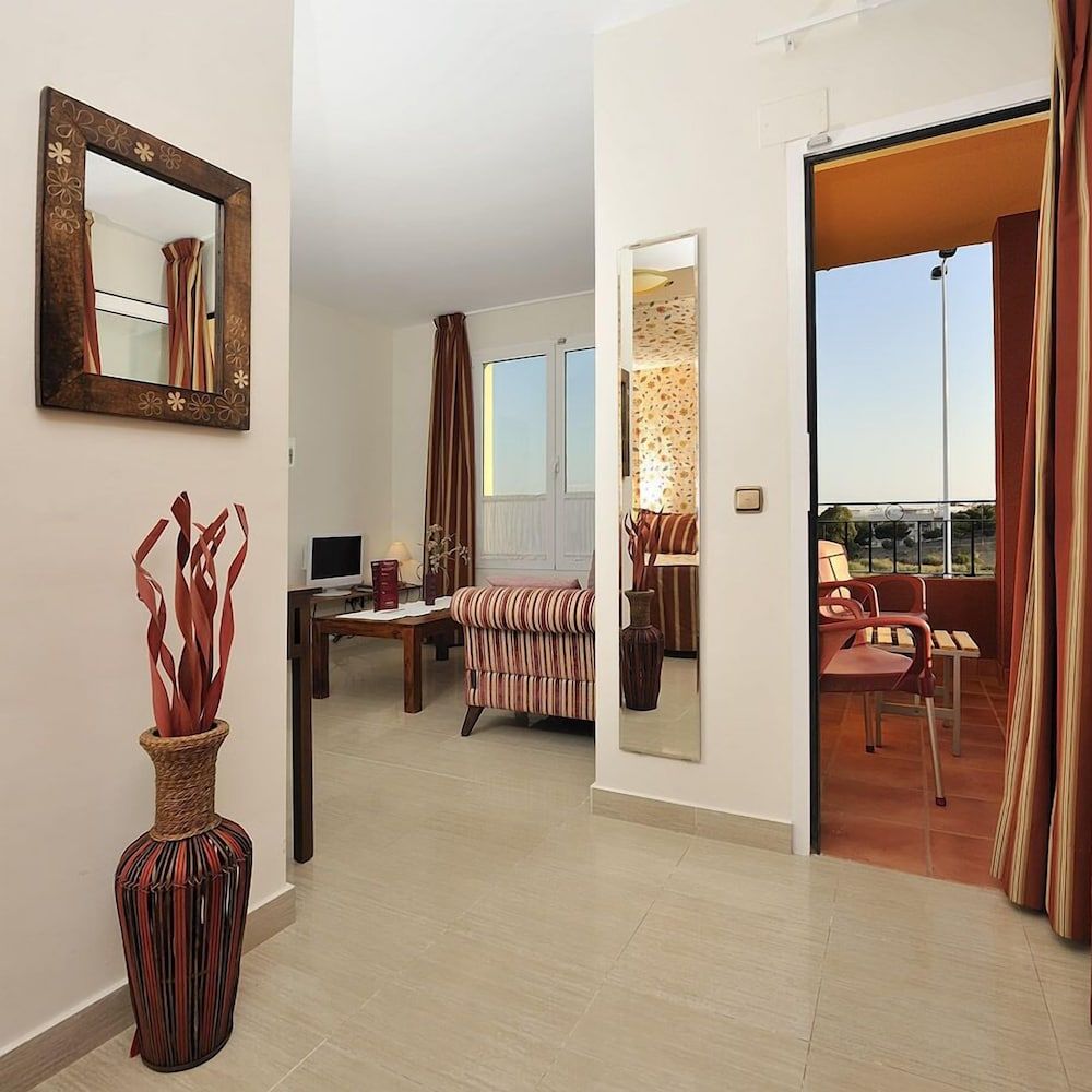 Atrium Hotel Studio Suite 2