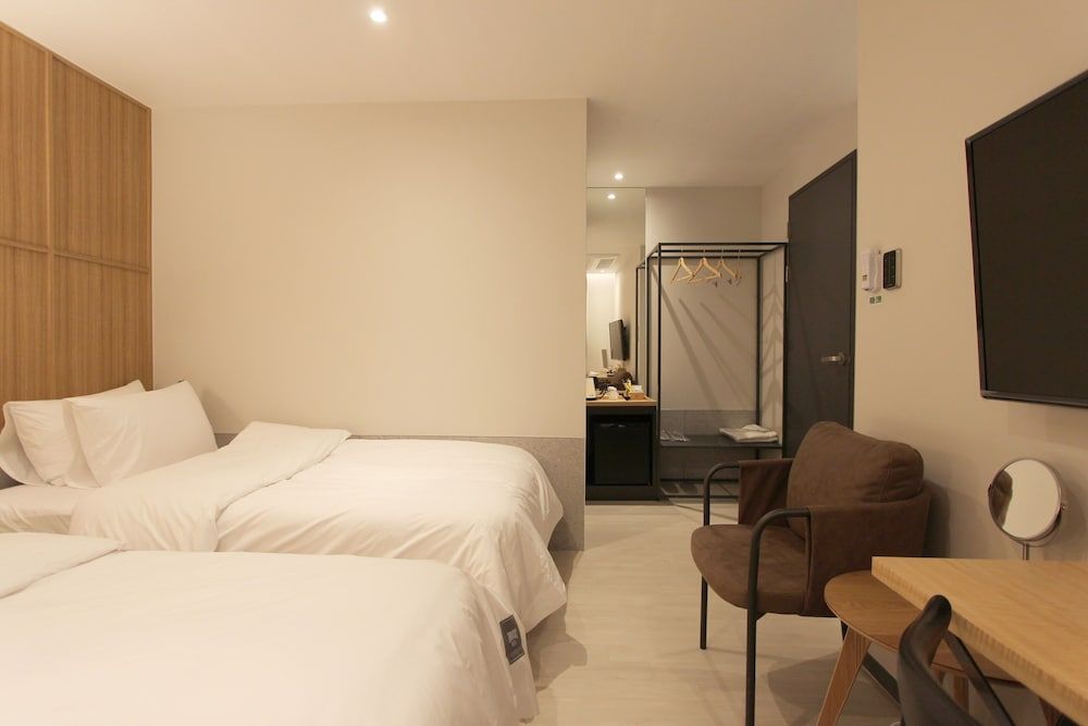 Seven Bricks Hotel Suite Twin Room 2