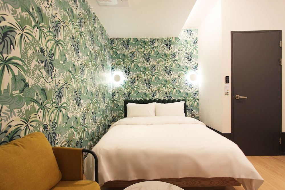 Seven Bricks Hotel Suite (Double) 4