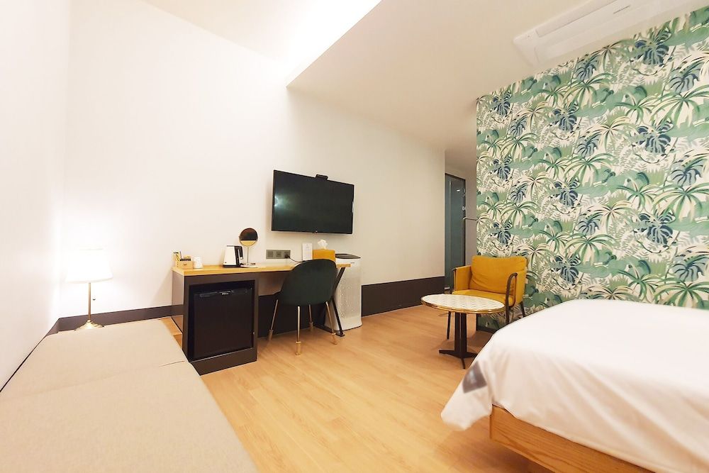 Seven Bricks Hotel Suite (Double) 3