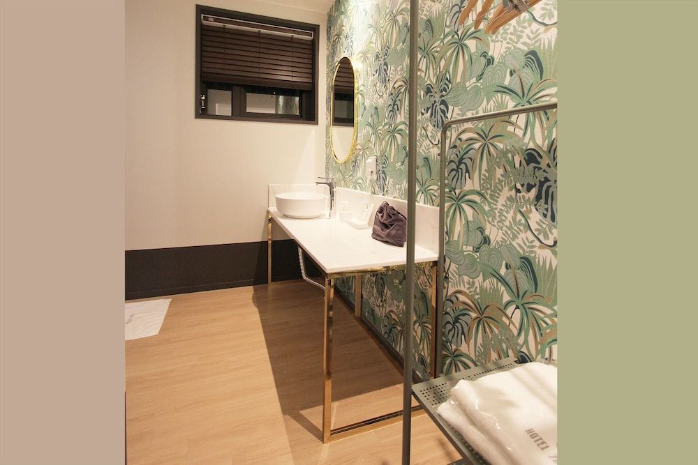 Seven Bricks Hotel Suite (Double) 8