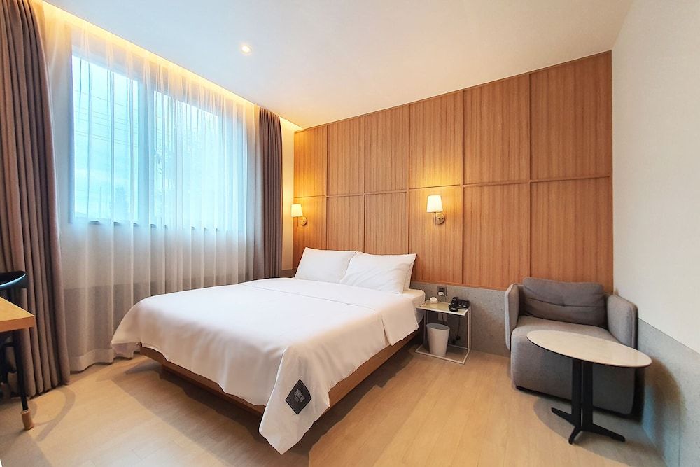 Seven Bricks Hotel Suite (Double) 6