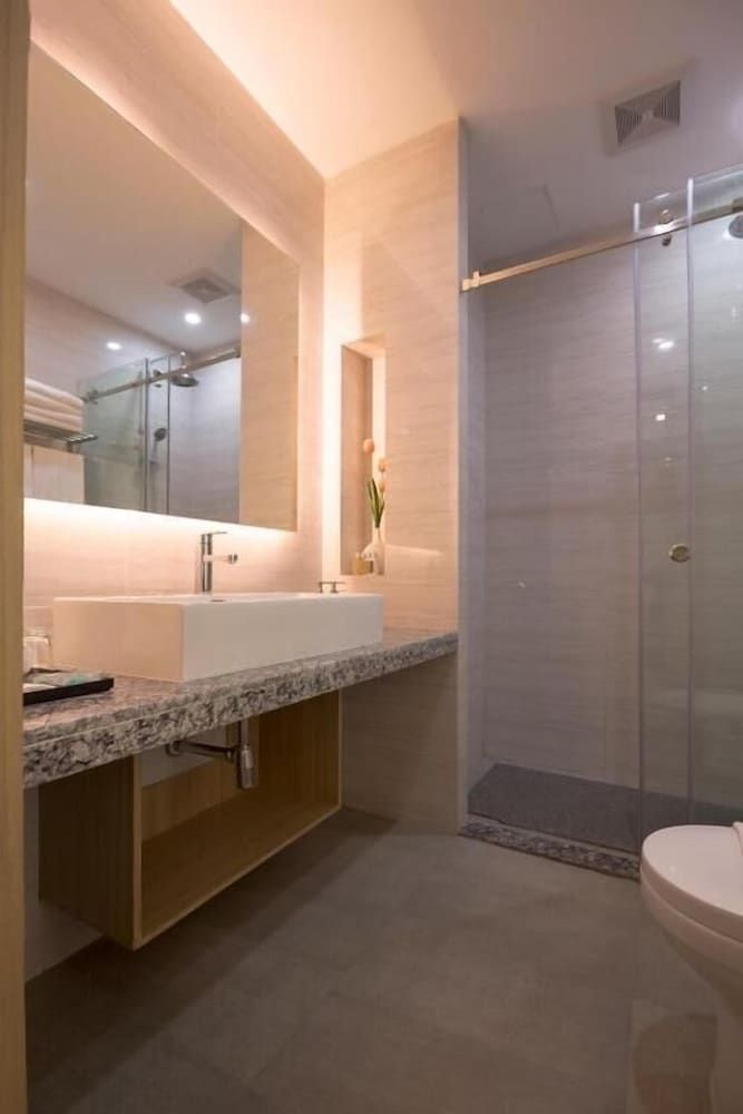 Elegant Airport Hotel Deluxe Room 5