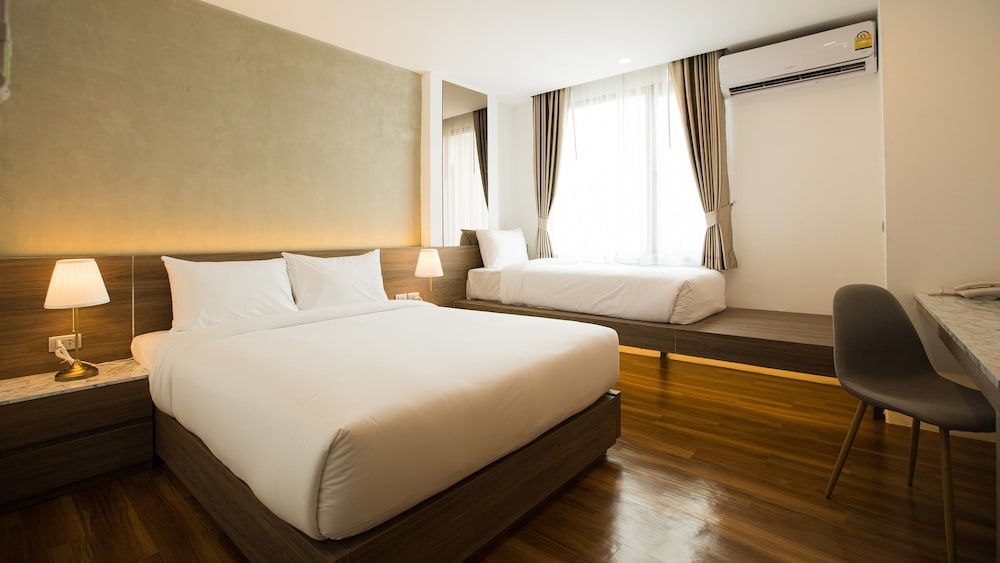 B2 Phitsanulok Premier Hotel Deluxe Triple Room 2