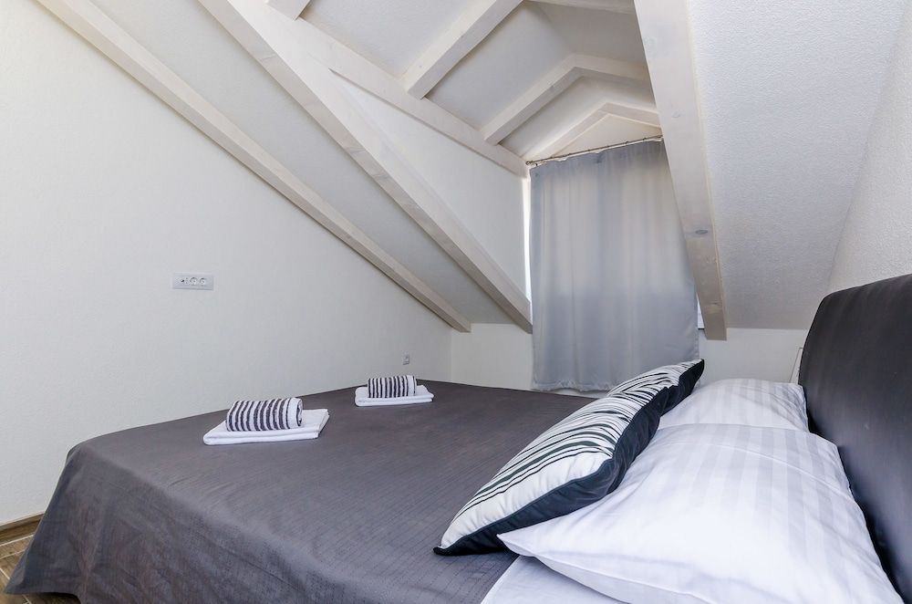 undefined Apartments Life 6