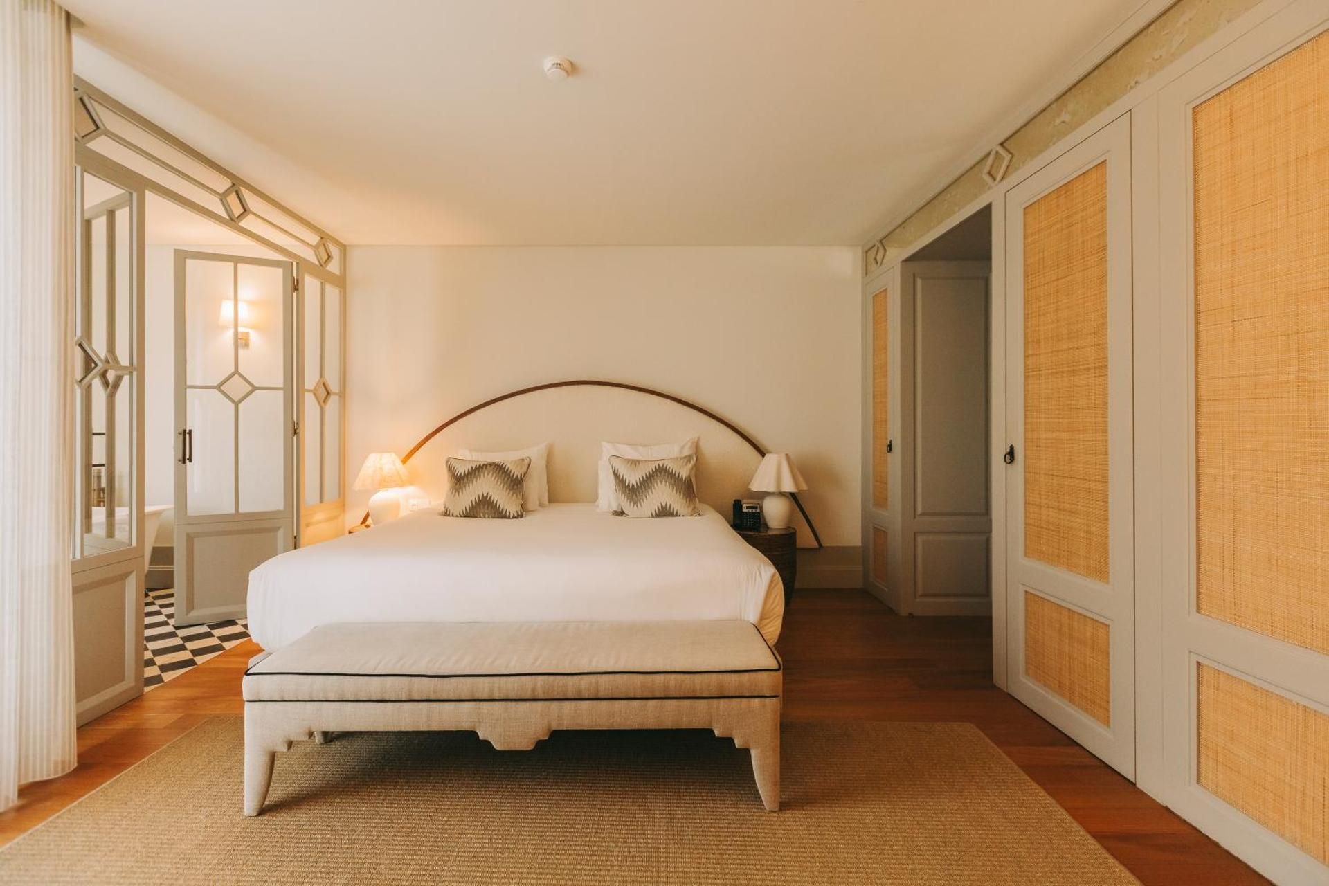 Deluxe with Bathtub, Terrace, and Hot Tub